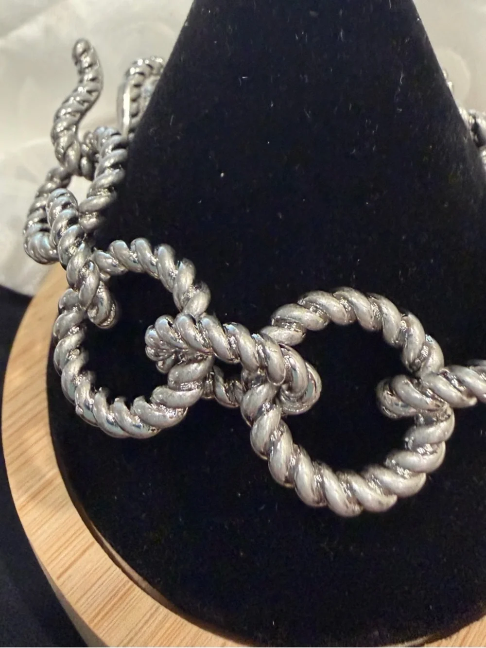 Tory Burch Silver-Tone Twisted Rope Logo Bracelet New Size 6 - Picture 6 of 6